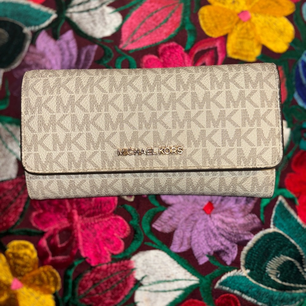Michael kors wallet